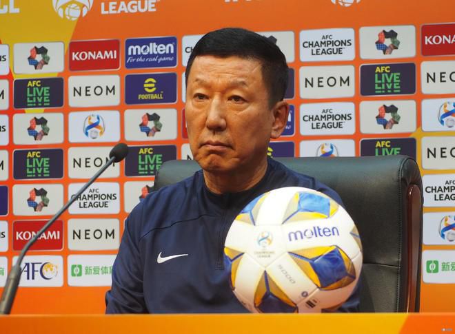 随后，她开口追问道：妈，为什么我不可以？杜海清十分严肃的说道：他们之所以觉得我应该为苏家挽回最后的颜面，无非就是觉得我是个嫁出去的女人。